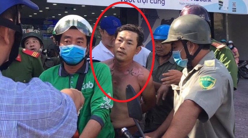 TP Hồ Chí Minh: Xông vào ngân hàng cướp không được, tẩm xăng vào người đốt - Ảnh 1