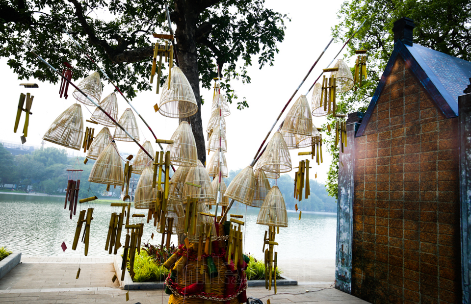 [Ảnh] Hồ Gươm lung linh đón Lễ hội Văn hóa dân gian trong đời sống đương đại năm 2020 - Ảnh 8