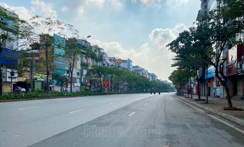 Hà Nội: Đường phố thưa vắng, giao thông êm thuận những ngày cuối năm Canh Tý - Ảnh 2