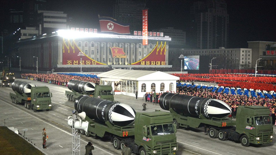 [Ảnh] Cận cảnh vũ khí "mạnh nhất thế giới" của Triều Tiên tại lễ duyệt binh mừng Đại hội Đảng - Ảnh 1