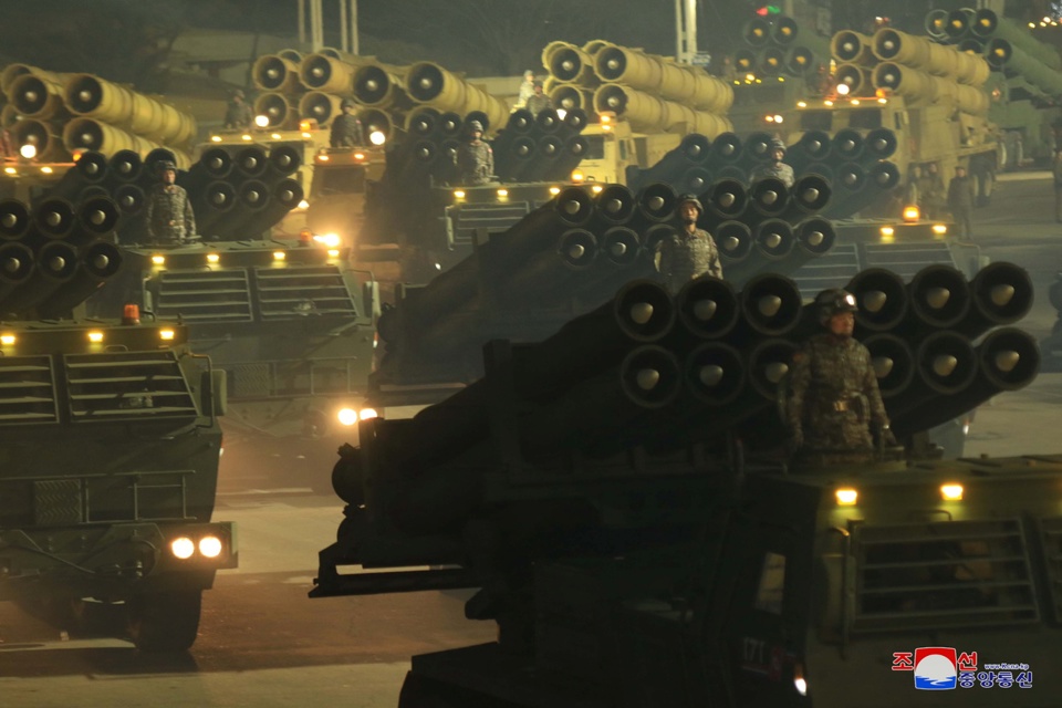 [Ảnh] Cận cảnh vũ khí "mạnh nhất thế giới" của Triều Tiên tại lễ duyệt binh mừng Đại hội Đảng - Ảnh 2