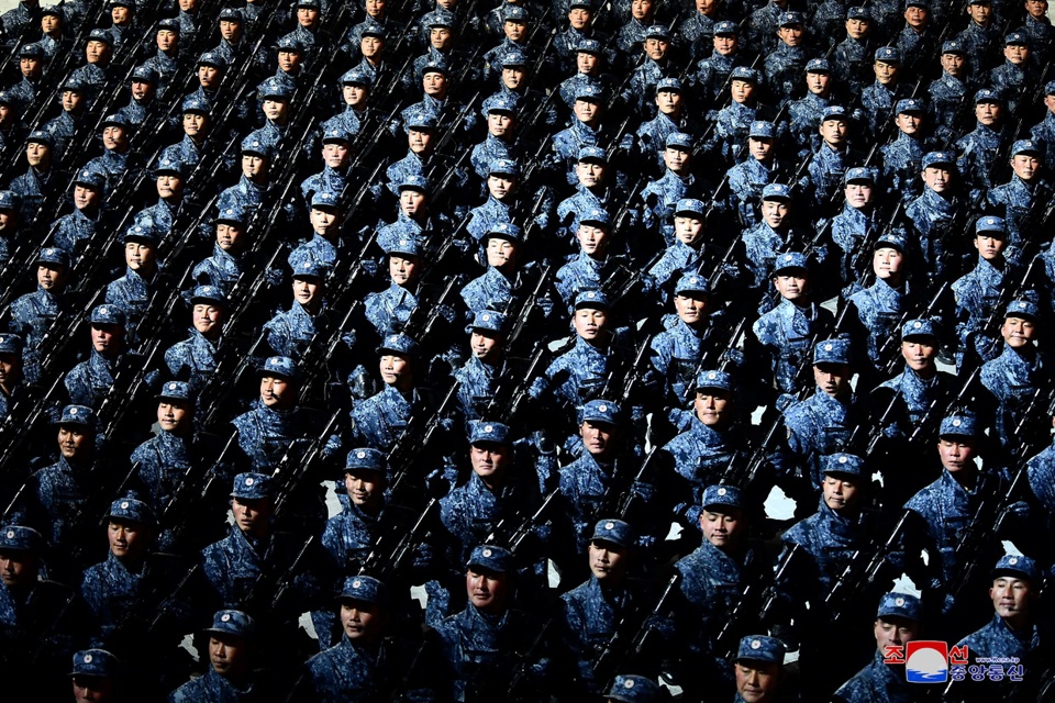 [Ảnh] Cận cảnh vũ khí "mạnh nhất thế giới" của Triều Tiên tại lễ duyệt binh mừng Đại hội Đảng - Ảnh 5