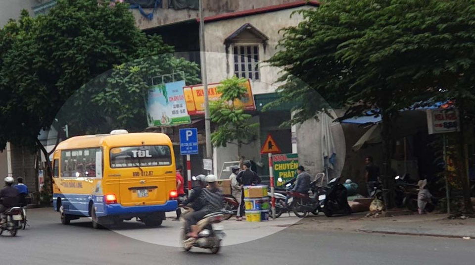 Nhiều vi phạm dừng đỗ, trật tự đô thị tại khu vực số 890 Quang Trung (Hà Đông) - Ảnh 2