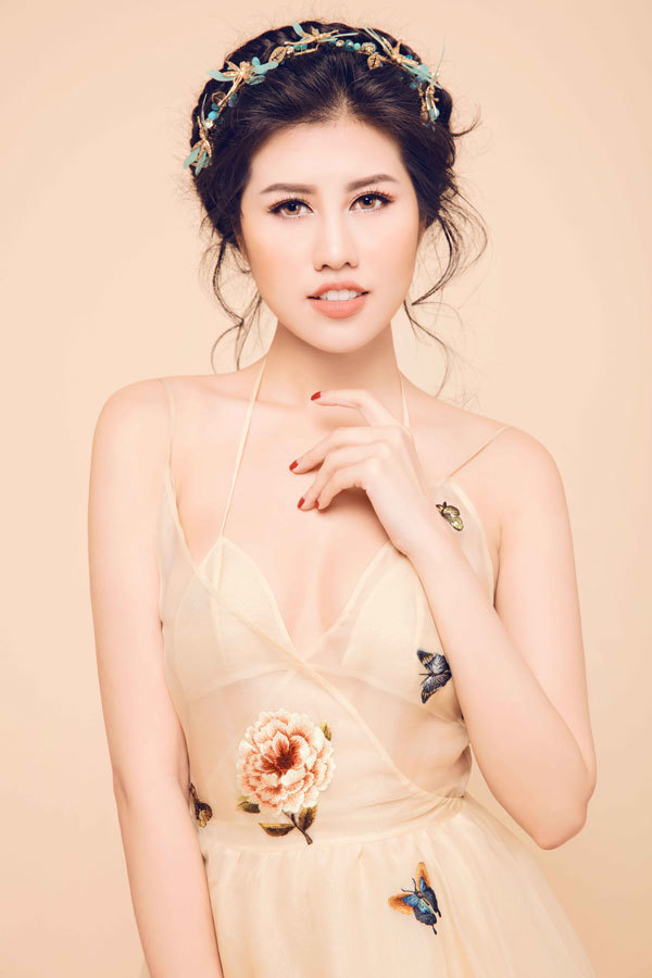 Hoa hậu Du lịch Quốc tế dịu dàng trong váy lụa thêu thủ công - Ảnh 4