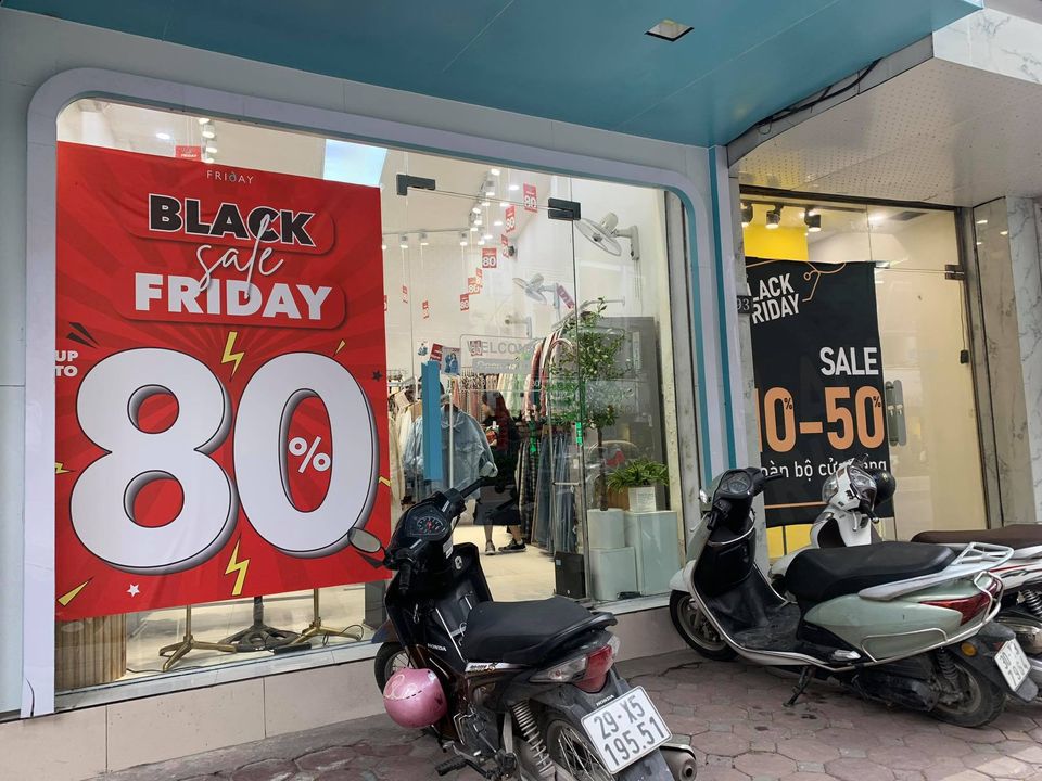 [Ảnh] Hà Nội: Các cửa hàng đồng loạt treo biển giảm giá khủng vào ngày Black Friday - Ảnh 5
