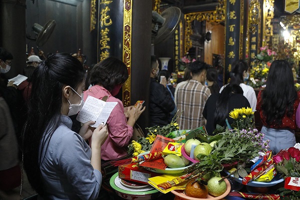 Hà Nội: Ngày mùng 1 tháng 2 âm lịch, lượng khách đi lễ tại các di tích tăng cao - Ảnh 2