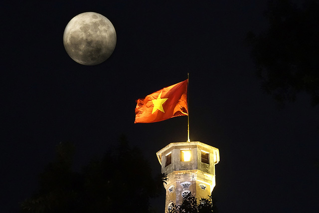Cận cảnh siêu trăng tại Hà Nội - Ảnh 5