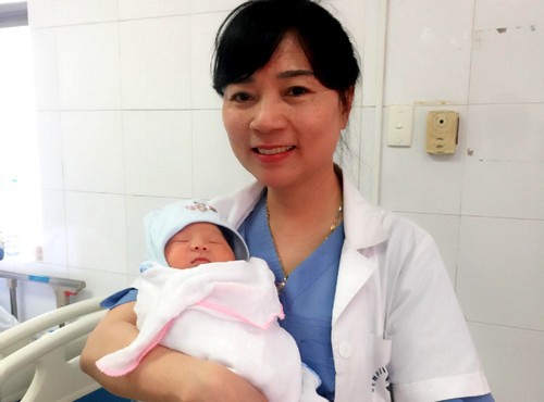 Bé gái Việt chào đời từ trứng đông lạnh - Ảnh 2