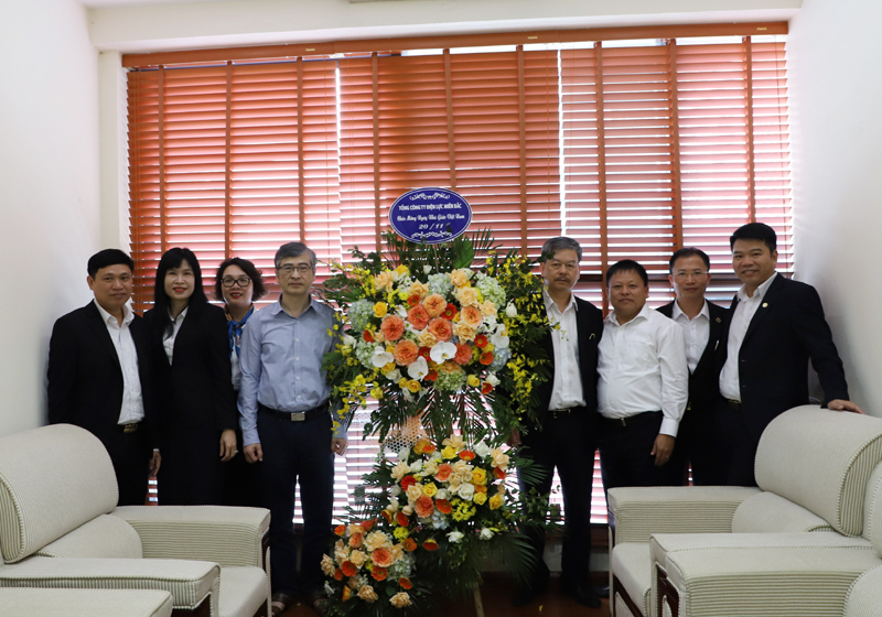 Tổng Giám đốc EVN Trần Đình Nhân thăm và chúc mừng các đơn vị đào tạo nhân Ngày Nhà giáo Việt Nam 20/11 - Ảnh 5