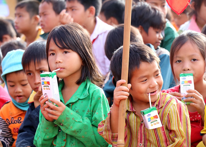 Vinamilk tiên phong mang chương trình Sữa học đường đến với trẻ em Đắk Nông - Ảnh 12