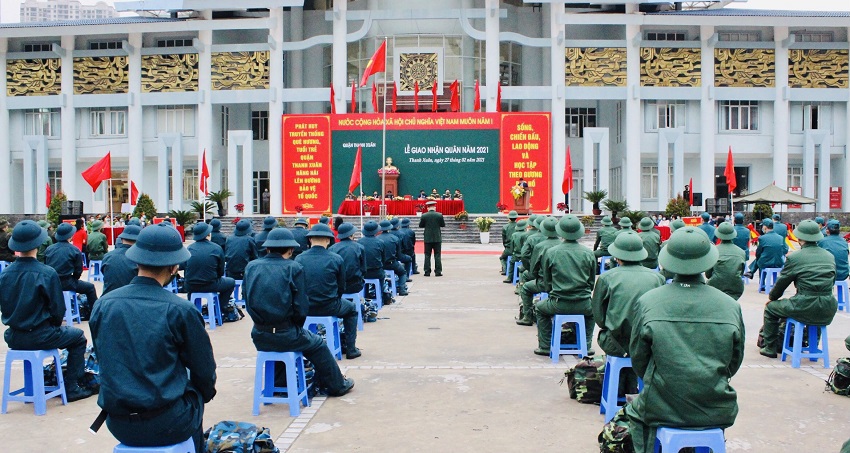 68 thanh niên quận Thanh Xuân lên đường nhập ngũ - Ảnh 1