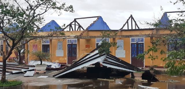 Thiệt hại do bão số 13: 1 người chết, hơn 1.500 nhà dân bị sập đổ, hư hỏng - Ảnh 1