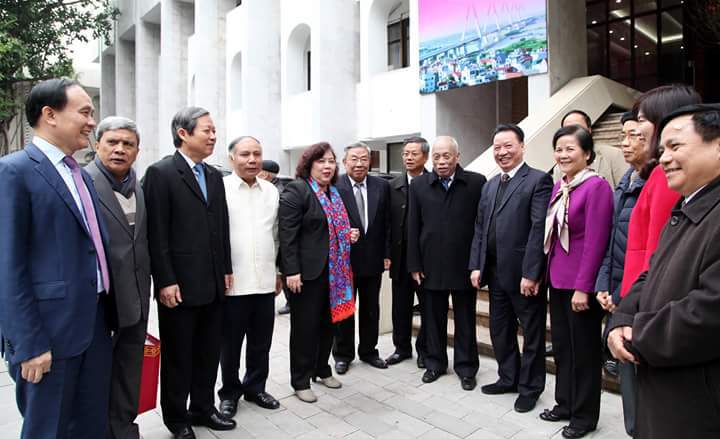 Hội đồng Nhân dân TP Hà Nội gặp mặt nguyên lãnh đạo qua các thời kỳ - Ảnh 1