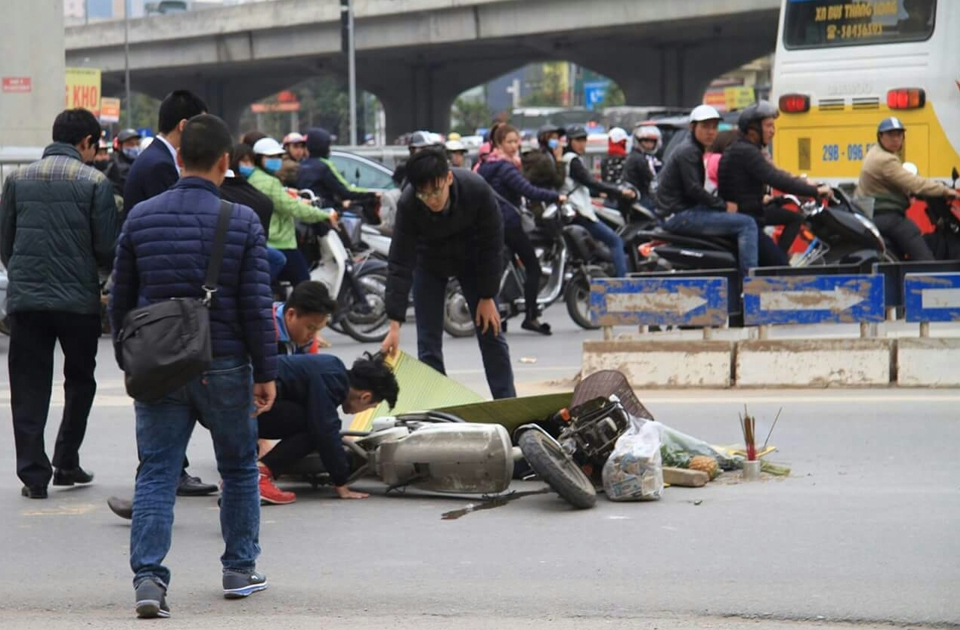 Hà Nội: Sau va chạm với xe trộn bê tông, nữ sinh tử vong - Ảnh 2