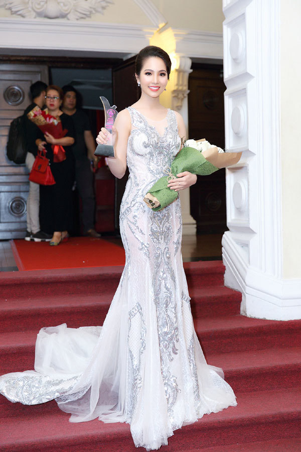 Angela Phương Trinh đọ sắc cùng Hoa hậu Dương Kim Ánh - Ảnh 9