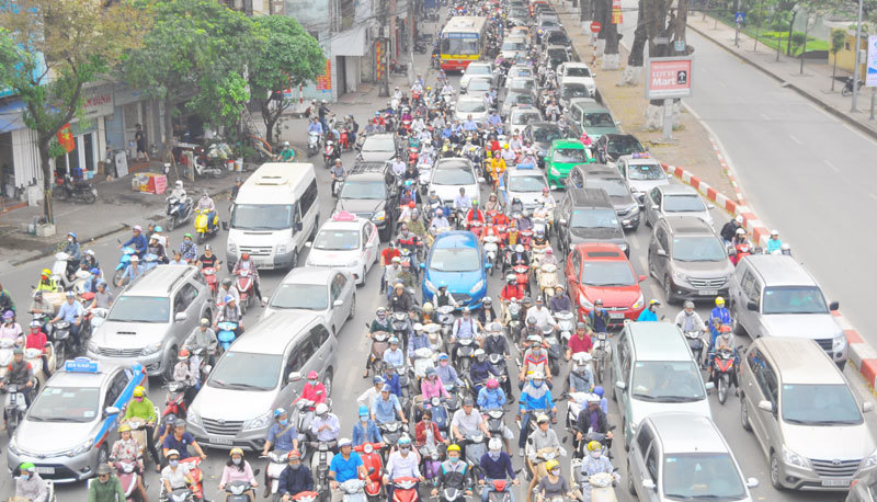 Giải tỏa áp lực giao thông tại Hà Nội: Cần cơ chế tài chính đặc thù - Ảnh 1