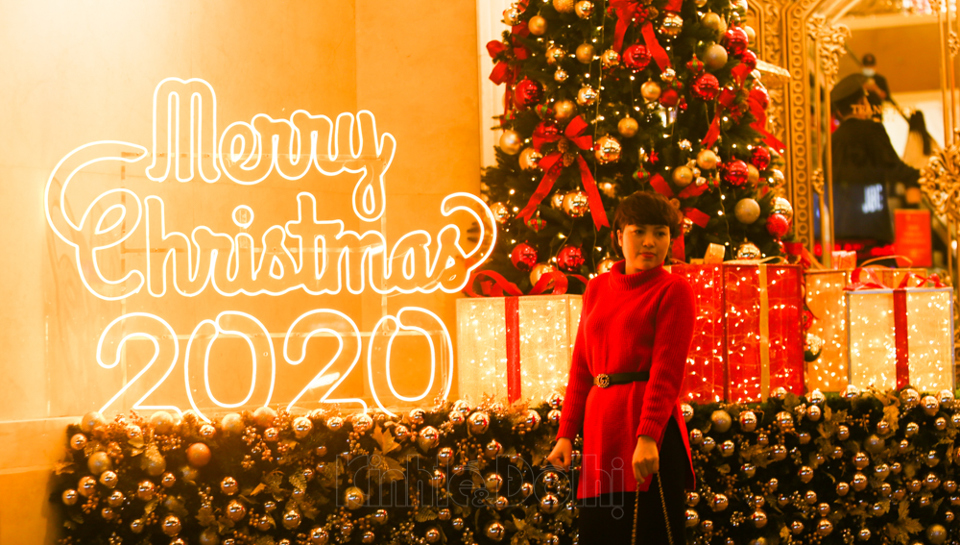 [Ảnh] Hà Nội: Các trung tâm thương mại trang hoàng lộng lẫy trước thềm Giáng sinh 2020 - Ảnh 8