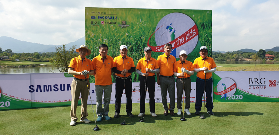 Giải Golf từ thiện Vì trẻ em Việt Nam hỗ trợ 1 tỷ đồng cho học sinh, sinh viên tại các tỉnh miền Trung - Ảnh 2
