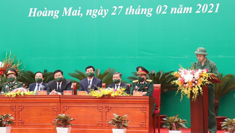 Phó Chủ tịch UBND TP Hà Nội Chử Xuân Dũng dự lễ giao, nhận quân năm 2021 tại quận Hoàng Mai - Ảnh 3