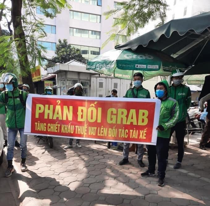 Hàng trăm tài xế GrabBike đình công, tắt app, "diễu hành" qua các tuyến phố ở Hà Nội - Ảnh 4
