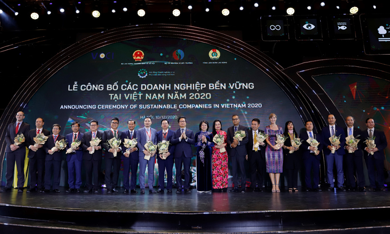 Vinamilk vững vàng vị trí dẫn đầu Top 100 doanh nghiệp bền vững Việt Nam năm 2020 - Ảnh 1