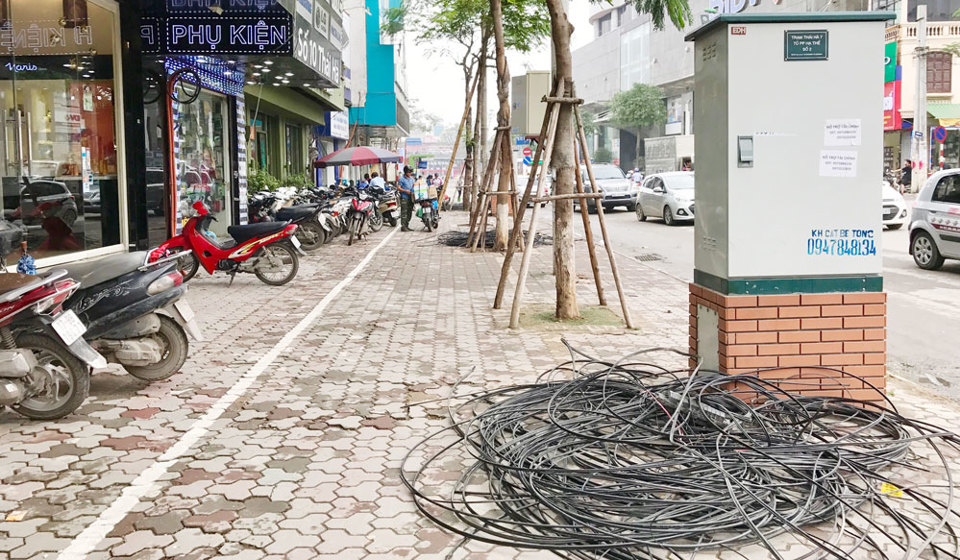 Hạ ngầm cáp điện trên phố Thái Hà, Trung Liệt - Ảnh 1