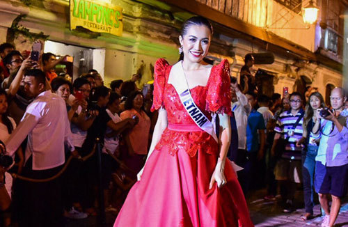 Lệ Hằng rực rỡ trong áo in cờ Việt Nam, lên Top 4 Miss Universe - Ảnh 8