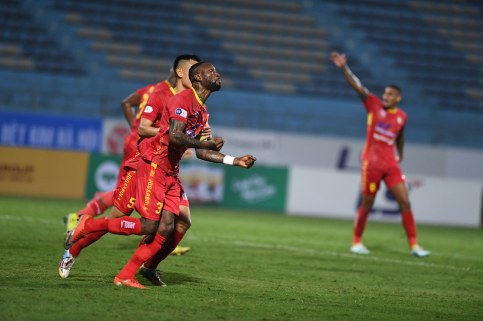 Vòng 4 V-League 2021: Thanh Hoá để thua Hà Nội FC, SLNA đánh bại Than Quảng Ninh - Ảnh 6