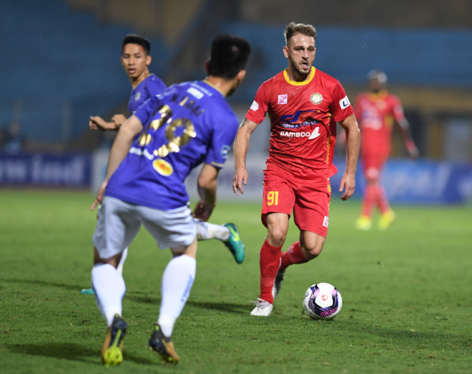 Vòng 4 V-League 2021: Thanh Hoá để thua Hà Nội FC, SLNA đánh bại Than Quảng Ninh - Ảnh 9