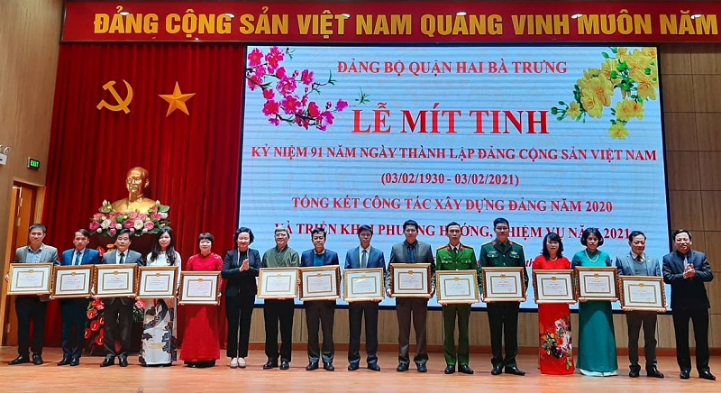 Quận Hai Bà Trưng: Khen thưởng hàng trăm tập thể, cá nhân có thành tích trong công tác Đảng - Ảnh 1