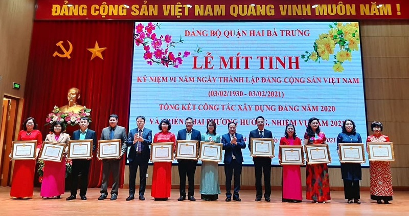 Quận Hai Bà Trưng: Khen thưởng hàng trăm tập thể, cá nhân có thành tích trong công tác Đảng - Ảnh 2