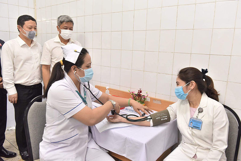 Hà Nội, Hải Dương, TP Hồ Chí Minh đã triển khai tiêm vaccine Covid-19 - Ảnh 12