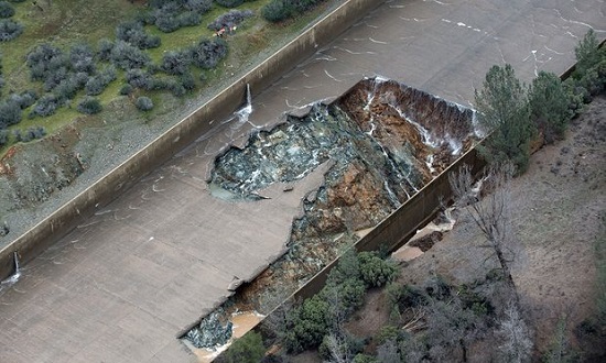 Mỹ: Đập Oroville sắp vỡ, cơ quan chức năng gấp rút sửa chữa - Ảnh 1