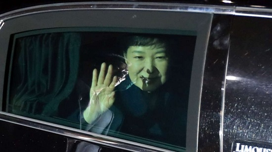 Các trợ lý của cựu Tổng thống Hàn Quốc đồng loạt xin từ chức - Ảnh 1