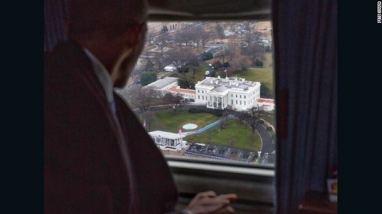 Người dân rơi nước mắt tạm biệt cựu Tổng thống Obama - Ảnh 1