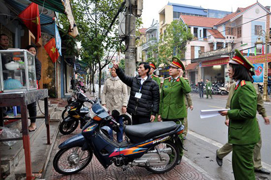 Hà Nội ra quân lập lại trật tự đô thị, đòi lại vỉa hè cho người đi bộ - Ảnh 22