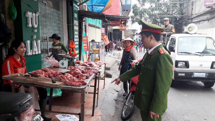 Hà Nội ra quân lập lại trật tự đô thị, đòi lại vỉa hè cho người đi bộ - Ảnh 6