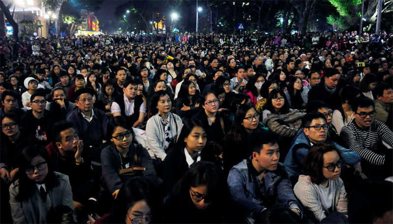 Hàng nghìn người đến Hồ Gươm thưởng thức đêm nhạc đỉnh cao - Ảnh 3