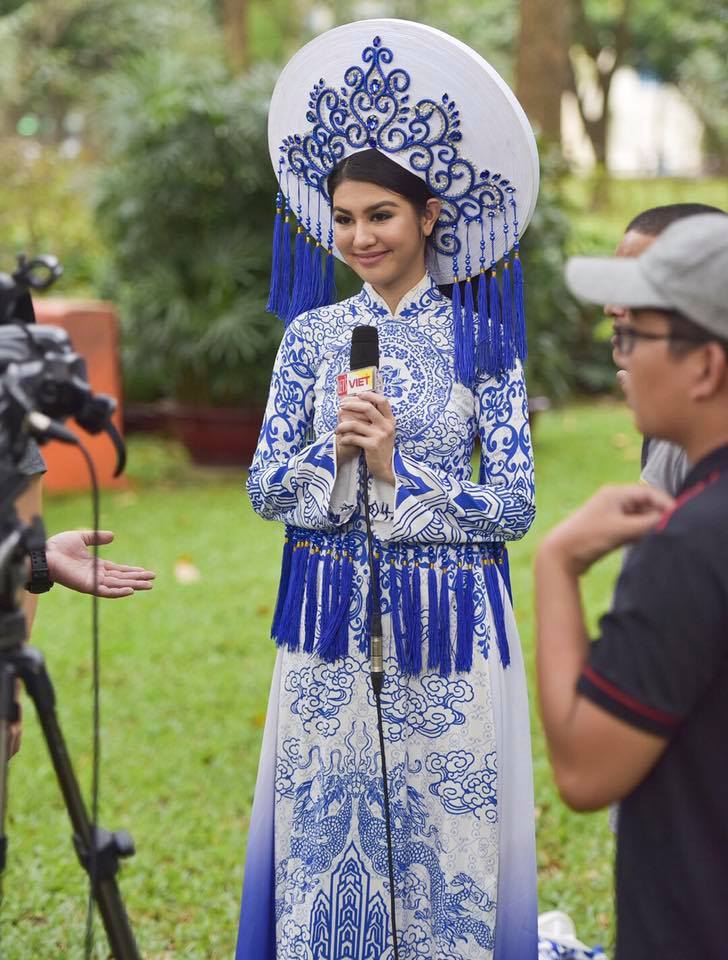 Hoa hậu Hòa bình Quốc tế 2016 duyên dáng trong áo dài Việt Nam - Ảnh 13