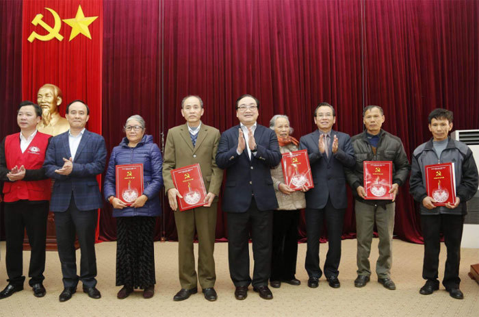 Hà Nội tặng 2 tỷ đồng cho Quỹ hỗ trợ xóa đói giảm nghèo của tỉnh Lai Châu - Ảnh 2