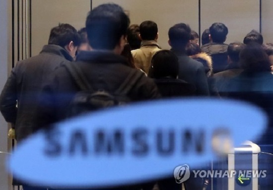 "Thái tử" bị bắt, Samsung đối mặt nhiều nguy cơ - Ảnh 1