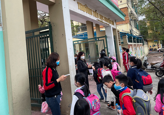 Hơn 103.000 học sinh quận Hà Đông trở lại trường - Ảnh 2