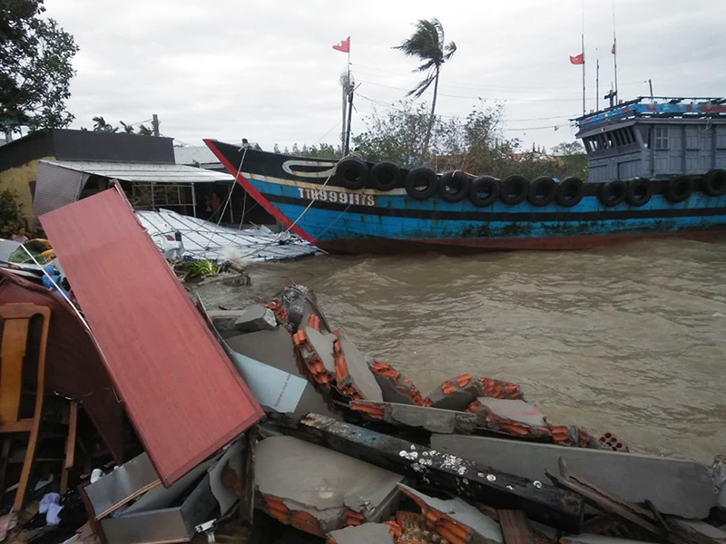 Thừa Thiên Huế: Huy động tổng lực khắc phục hậu quả của bão số 13 - Ảnh 2