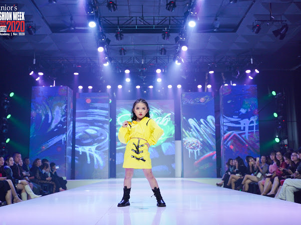 Thần thái xuất sắc của mẫu nhí 9 tuổi có đôi mắt ấn tượng nhất làng thời trang Việt - Ảnh 2
