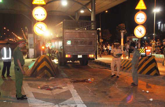 Cảnh sát giao thông bị xe tải tông trực diện, tử vong tại chỗ - Ảnh 1