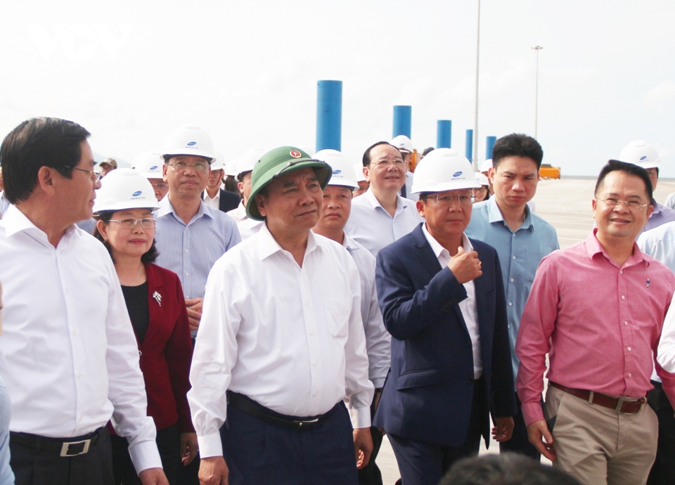 Thủ tướng Nguyễn Xuân Phúc thị sát cụm cảng Cái Mép - Thị Vải - Ảnh 1