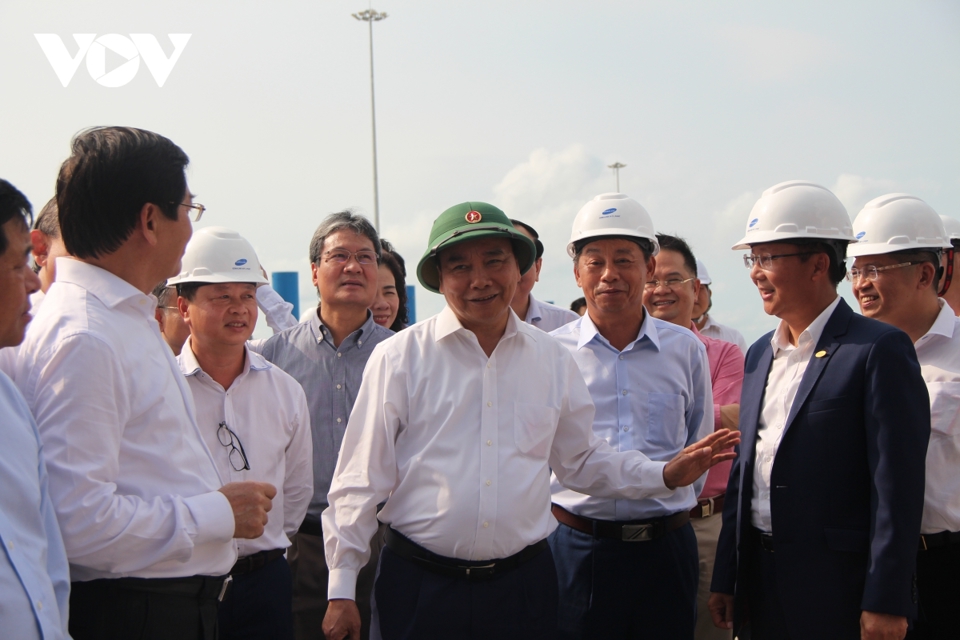 Thủ tướng Nguyễn Xuân Phúc thị sát cụm cảng Cái Mép - Thị Vải - Ảnh 3