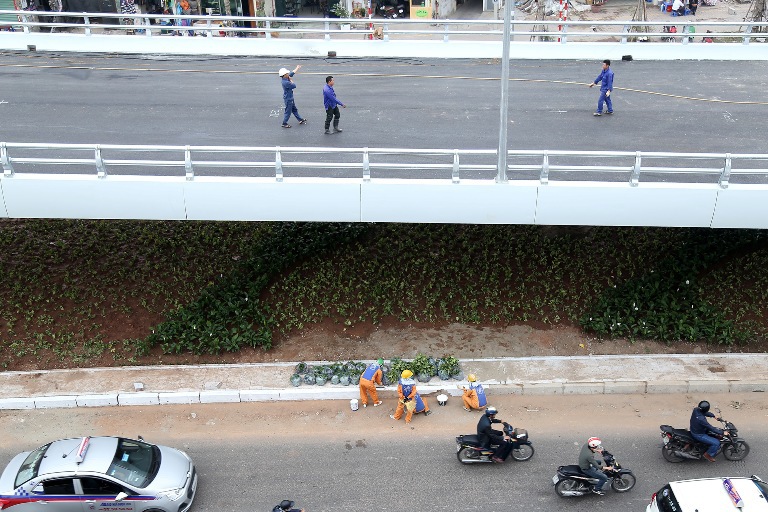 Cận cảnh cầu vượt Ô Đông Mác - Nguyễn Khoái trước ngày thông xe - Ảnh 12