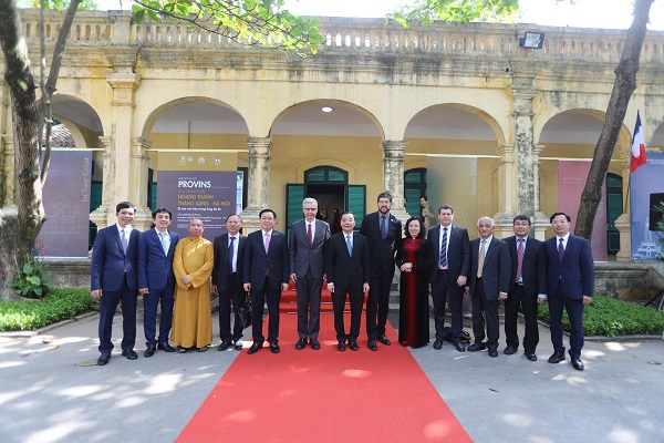 Khai mạc trưng bày “Khu đô thị cổ Provins (Pháp) và Khu Trung tâm Hoàng thành Thăng Long - Hà Nội: Di sản văn hóa trong lòng đô thị” - Ảnh 4