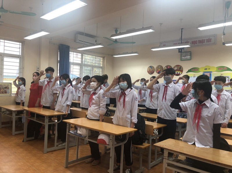 Học sinh Quảng Ninh phấn khởi đi học trở lại sau nhiều ngày nghỉ vì dịch Covid-19 - Ảnh 1